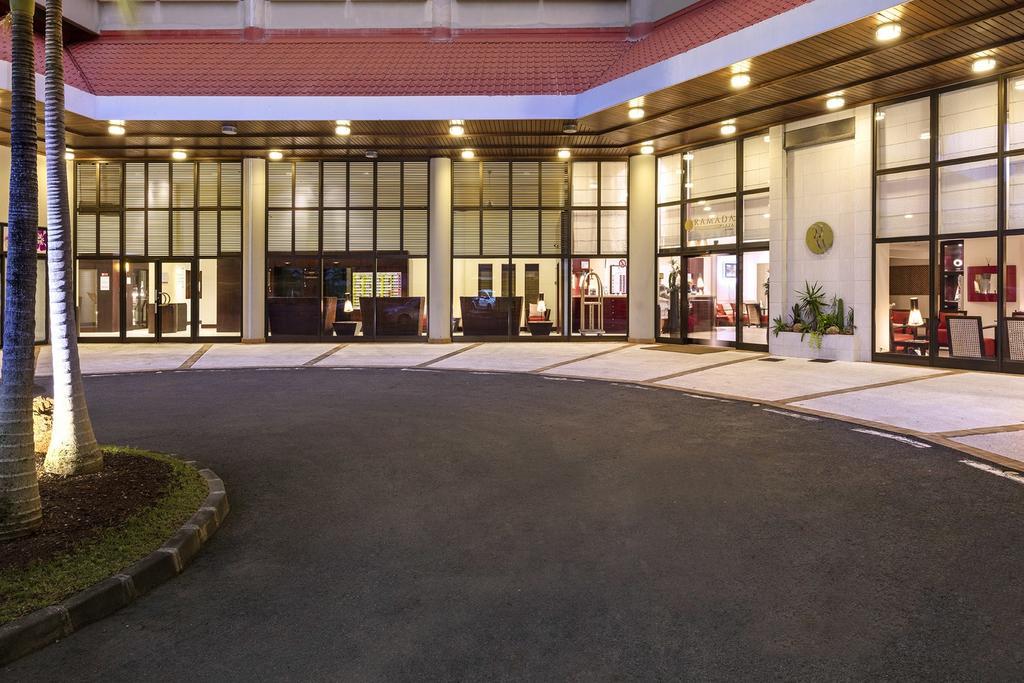 Ramada Hotel & Suites By Wyndham Noumea Exterior photo