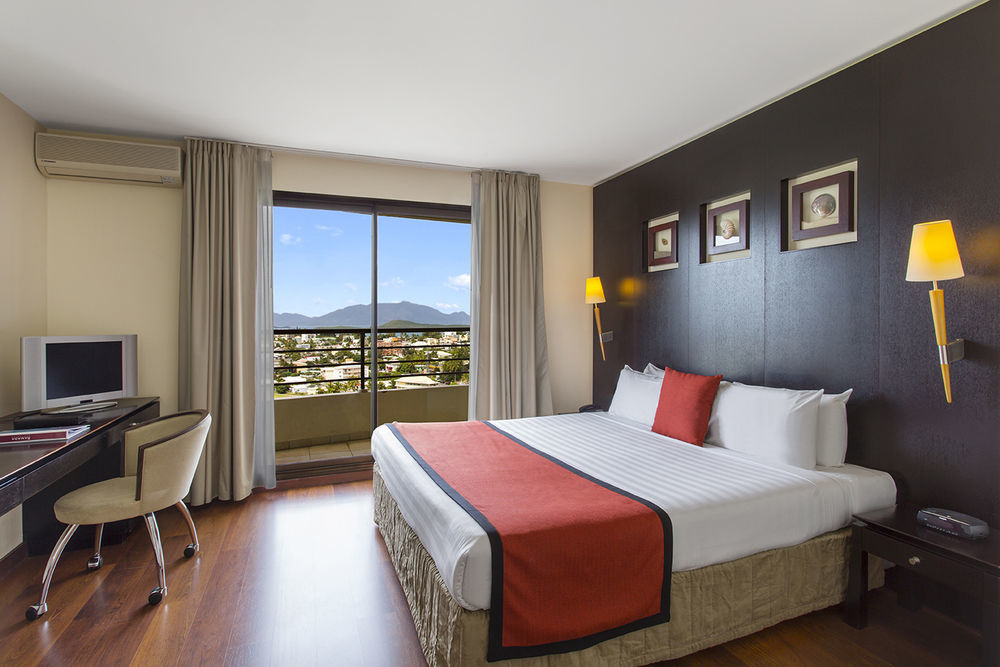 Ramada Hotel & Suites By Wyndham Noumea Exterior photo