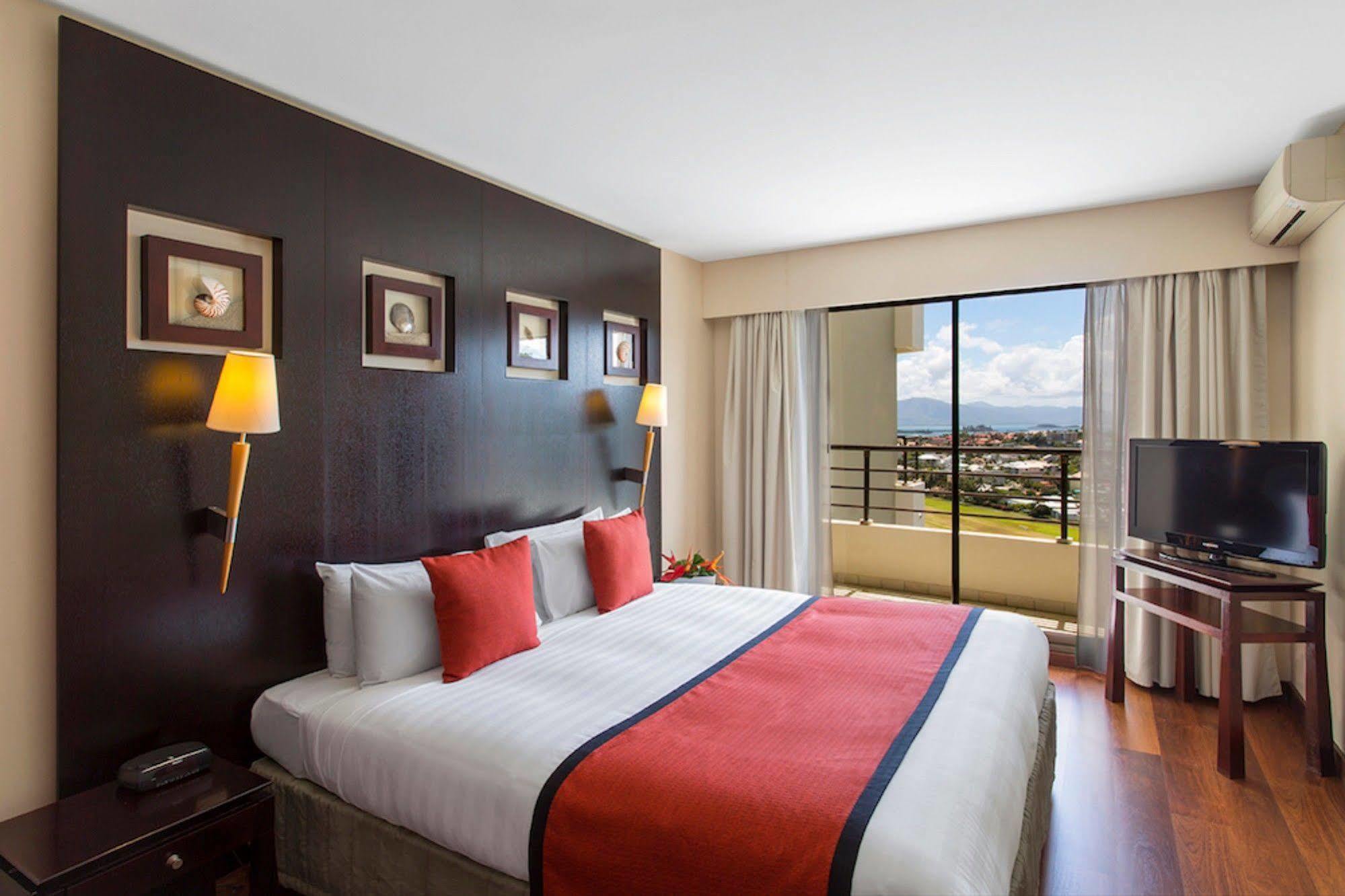 Ramada Hotel & Suites By Wyndham Noumea Exterior photo