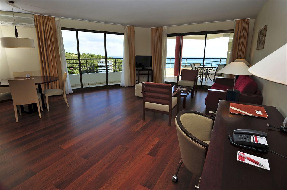 Ramada Hotel & Suites By Wyndham Noumea Exterior photo